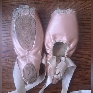 Dead Pointe Shoes